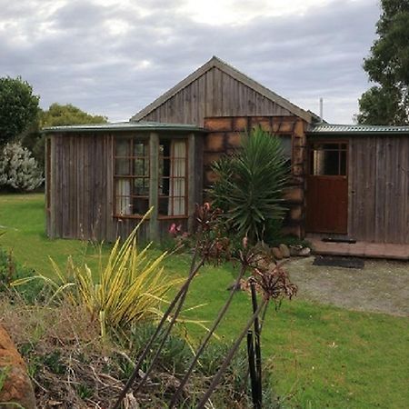 Stanley Lakeside Spa Cabins Exterior photo