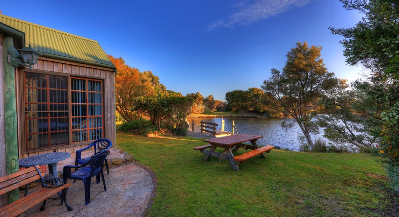 Stanley Lakeside Spa Cabins Exterior photo